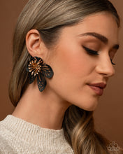 Load image into Gallery viewer, WONDERLAND WALLFLOWER - BLACK

