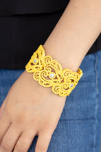 Load image into Gallery viewer, VINTAGE ROMANCE - YELLOW
